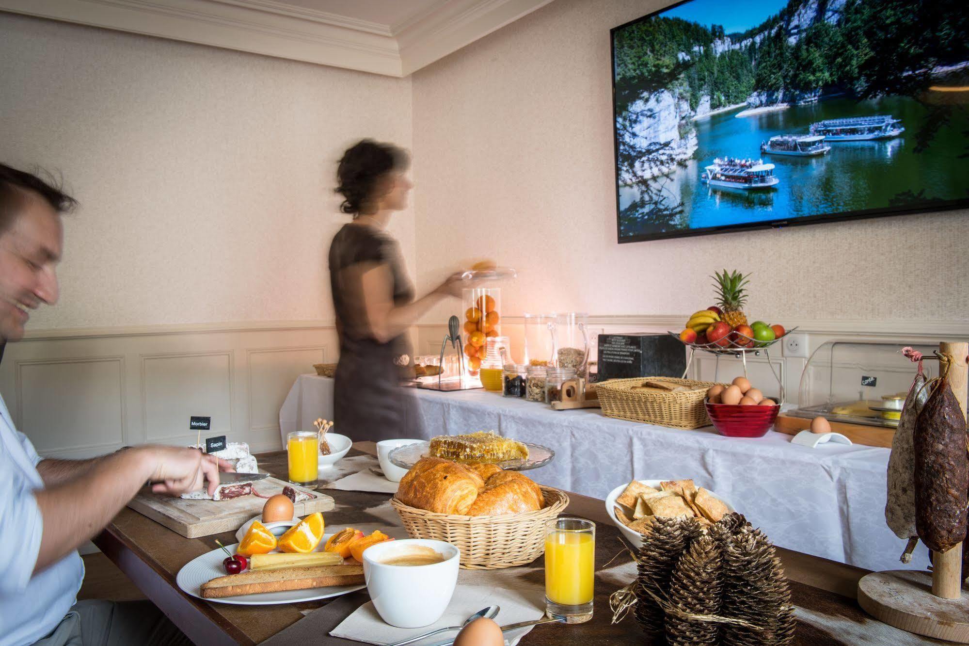Logis Hotel Le France Villers-le-Lac Ngoại thất bức ảnh